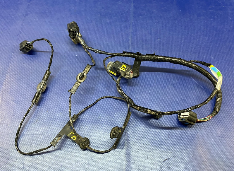 Load image into Gallery viewer, 2019 - 2021 INFINITI QX50 REAR BUMPER SUB WIRE WIRING HARNESS W/ SENSOR # 76498
