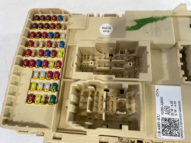 Load image into Gallery viewer, 2021 - 2023 HYUNDAI ELANTRA FUSE RELAY CABIN JUNCTION BOX 91950-AB050 # 104647
