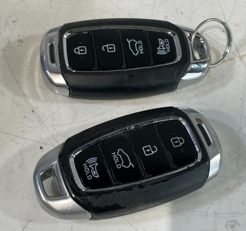 Load image into Gallery viewer, 2019-2020 HYUNDAI SANTA FE ENGINE &amp; LIFTGATE CONTROL MODULE W/ KEY FOB # 102918
