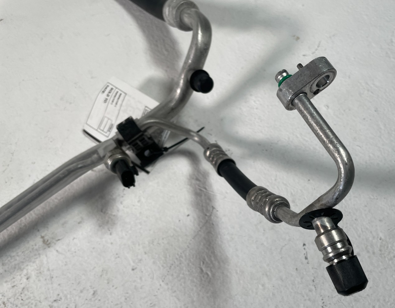 Load image into Gallery viewer, 22-25 HYUNDAI TUCSON AC AIR CONDITIONING SUCTION &amp; LIQUID LINE HOSE TUBE #105980
