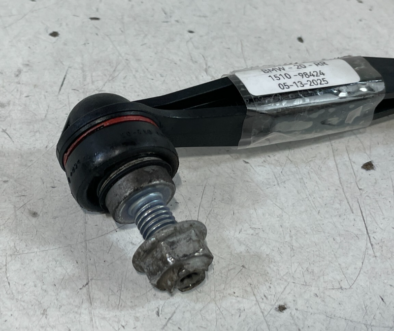 Load image into Gallery viewer, 17-24 BMW 330i 330e REAR RIGHT PASSENGER SIDE STABILIZER SWAY BAR END LINK 98424
