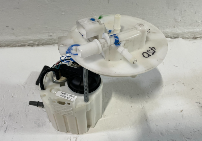 Load image into Gallery viewer, 2020 - 2025 CADILLAC CT5 FUEL GAS PUMP SENDING UNIT ASSEMBLY 84800568 # 105016
