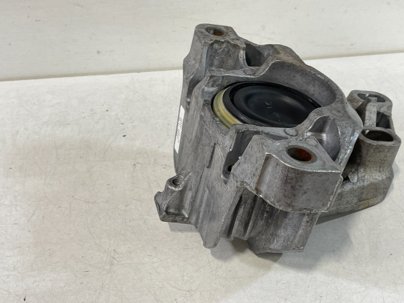 Load image into Gallery viewer, 2017 - 2019 INFINITI QX30 LEFT SIDE ENGINE MOTOR MOUNT BRACKET INSULATOR # 95343

