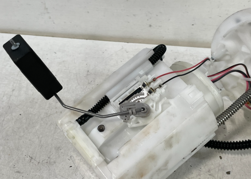 Load image into Gallery viewer, 2022 - 2025 HONDA CIVIC FUEL GAS PUMP SENDING UNIT ASSEMBLY 292100-9570 # 100553

