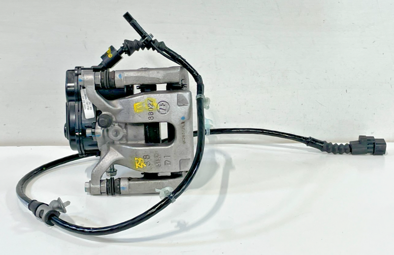 Load image into Gallery viewer, 23-26 HONDA HR-V REAR RIGHT PASSENGER DISC BRAKE CALIPER W/ ABS SENSOR # 101730
