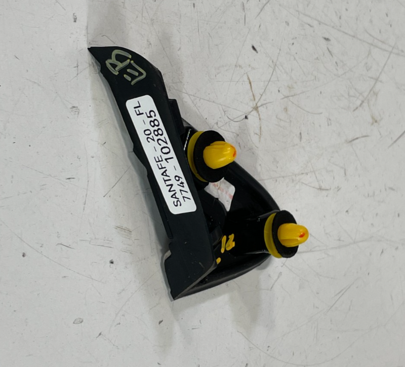 Load image into Gallery viewer, 19-23 HYUNDAI SANTA FE FRONT LEFT DRIVER FENDER UPPER CORNER MOLDING # 102885
