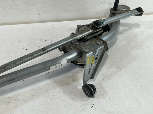 19-24 BMW 330i 330e FRONT WINDSHIELD WIPER TRANSMISSION LINKAGE W/ MOTOR
