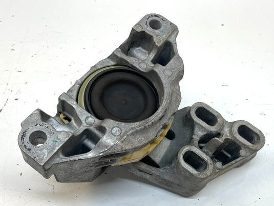 2017 - 2019 INFINITI QX30 LEFT SIDE ENGINE MOTOR MOUNT SUPPORT BRACKET