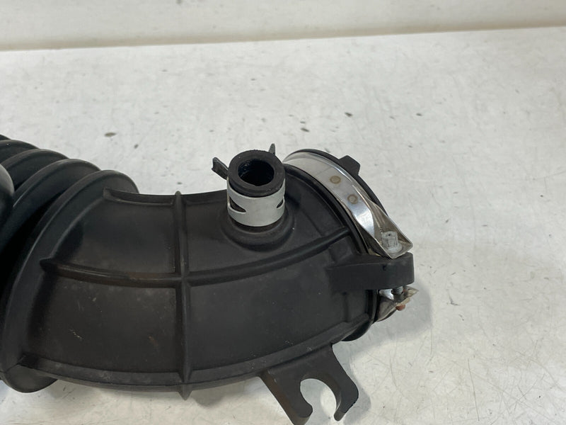 Load image into Gallery viewer, 22-25 HONDA CIVIC SPORT ENGINE AIR CLEANER INTAKE DUCT TUBE HOSE PIPE 2.0L 98559
