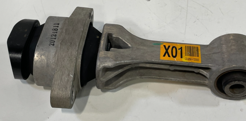 Load image into Gallery viewer, 18-25 HYUNDAI ELANTRA KONA ENGINE MOTOR MOUNT TORQUE ARM ROLL ROD 2.0L # 101811
