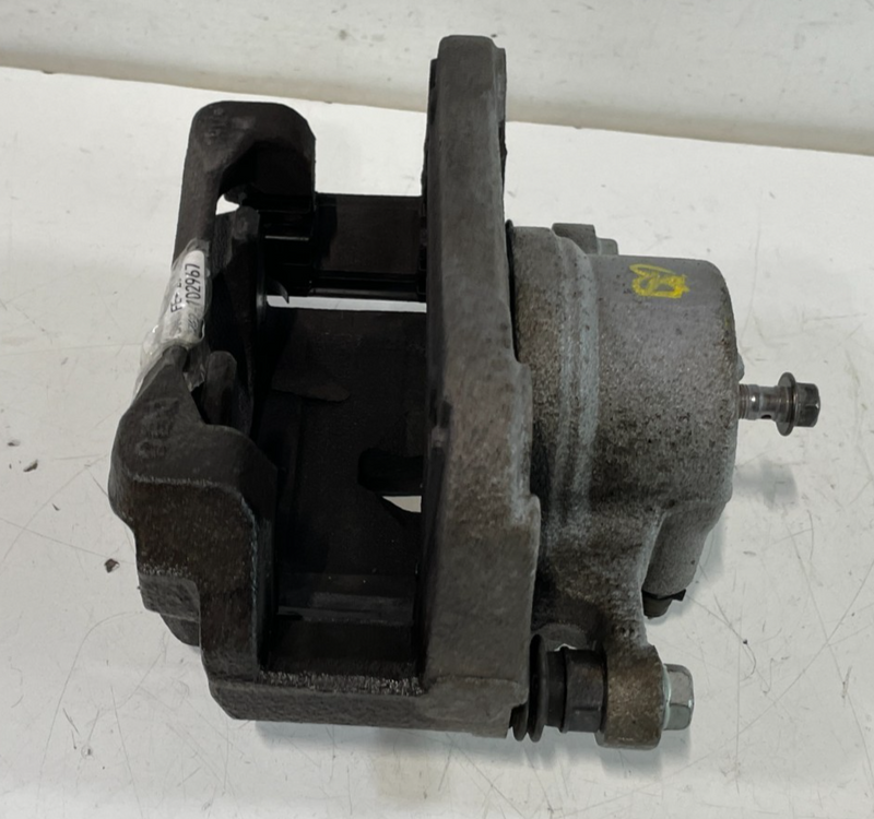 Load image into Gallery viewer, 2019-2020 HYUNDAI SANTA FE FRONT RIGHT DISC BRAKE CALIPER W/O BRAKE PADS #102967

