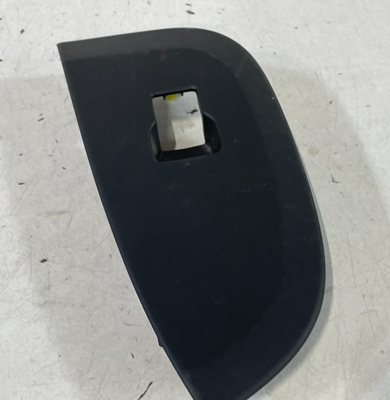 Load image into Gallery viewer, 2023-2024 HONDA HR-V REAR RIGHT PASSENGER SIDE DOOR WINDOW BEZEL SWITCH # 98952
