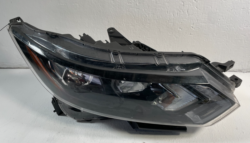 Load image into Gallery viewer, 2020-2023 NISSAN ROGUE SPORT QASHQAI RIGHT HALOGEN HEADLIGHT HEADLAMP # 106228
