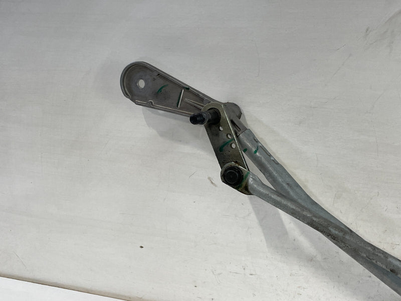 Load image into Gallery viewer, 19-24 BMW 330i 330e FRONT WINDSHIELD WIPER TRANSMISSION LINKAGE W/ MOTOR # 98489
