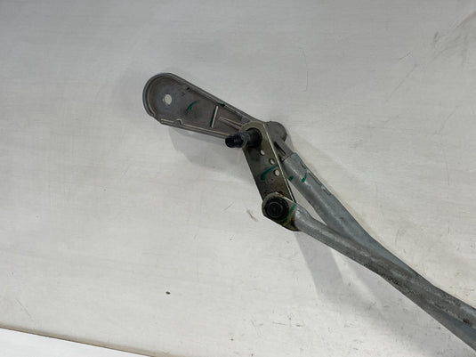 19-24 BMW 330i 330e FRONT WINDSHIELD WIPER TRANSMISSION LINKAGE W/ MOTOR