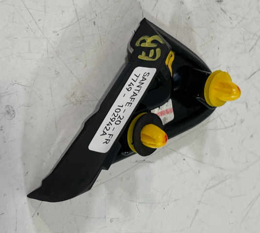 2019-2023 HYUNDAI SANTA FE FRONT RIGHT FENDER UPPER CORNER MOLDING