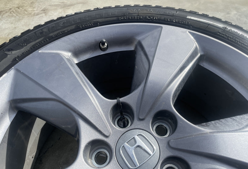 Load image into Gallery viewer, HONDA PASSPORT TOURING 20X8.5J ET55 WHEEL RIM W/ TIRE 3.5L ONLY#1 19-21 # 105293
