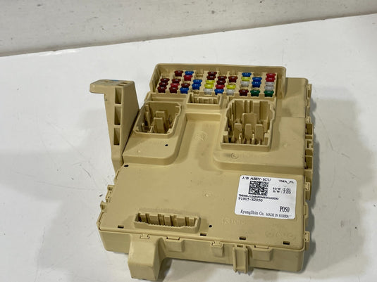 2021-2023 HYUNDAI SANTA FE CABIN JUNCTION FUSE RELAY BOX 91905-S2050