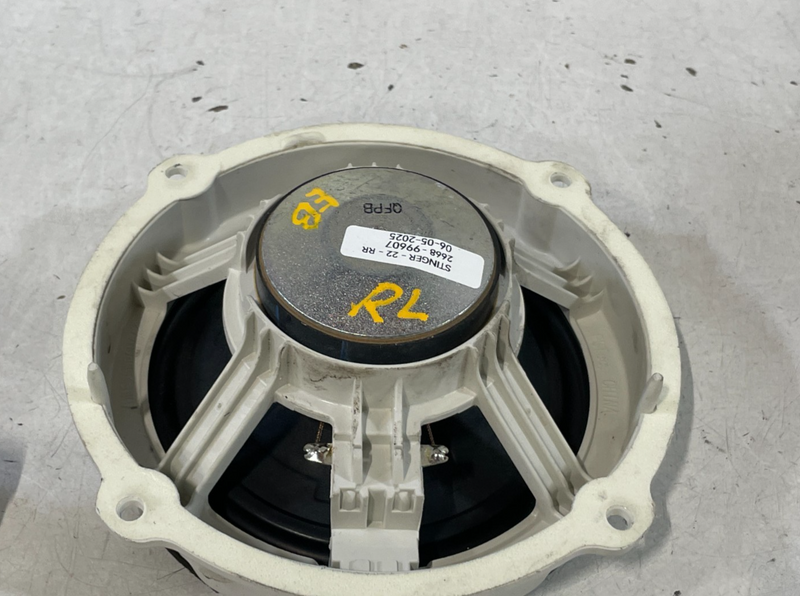 Load image into Gallery viewer, 2018-2023 KIA STINGER REAR LEFT OR RIGHT SIDE DOOR AUDIO SOUND SPEAKER # 99607
