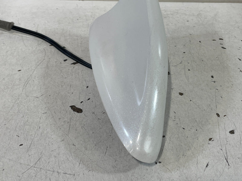 Load image into Gallery viewer, 2023-2025 HR-V TOP ROOF SATELLITE SHARK FIN RADIO ANTENNA WHITE (NH883P) #100689
