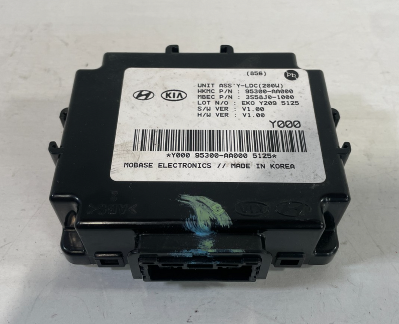 Load image into Gallery viewer, 2021 - 2024 HYUNDAI ELANTRA SE SEDAN LDC CONTROL MODULE 95300-AA000 # 104641
