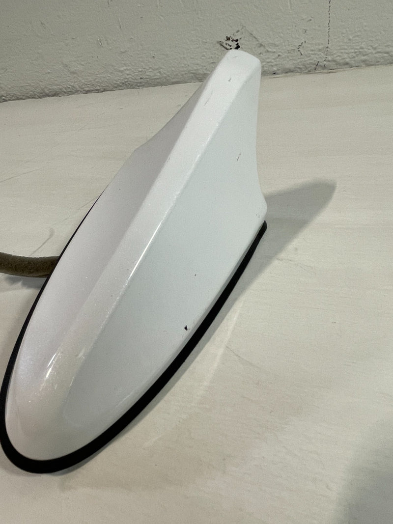 Load image into Gallery viewer, 2022-2023 GENESIS G70 ROOF UPPER EXTERIOR SHARK FIN ANTENNA WHITE (UYH) # 104293
