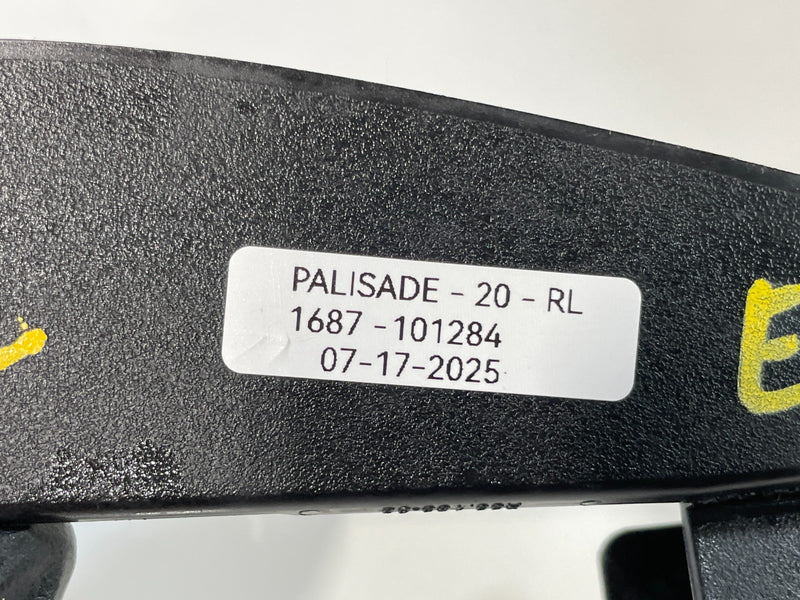 Load image into Gallery viewer, 20-22 HYUNDAI PALISADE REAR LEFT BLIND SPOT RADAR SENSOR MODULE BRACKET # 101284
