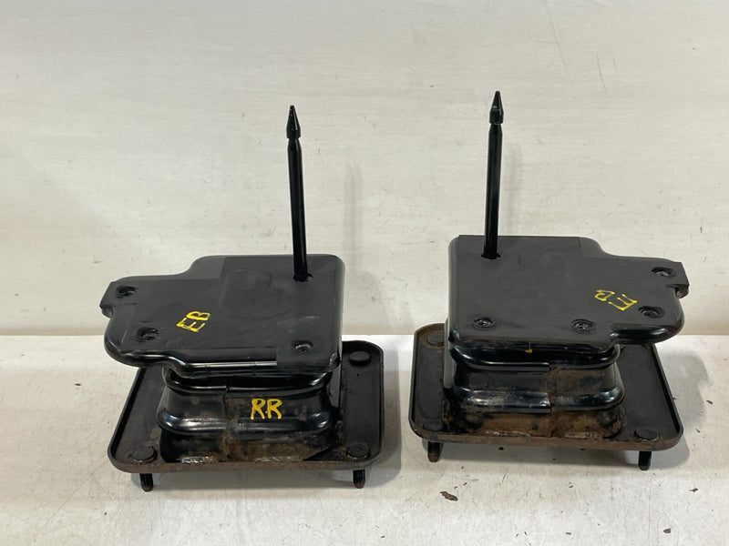 Load image into Gallery viewer, KIA STINGER REAR LH OR RH BUMPER REINFORCEMENT IMPACT BAR STAY BRACKET # 99615
