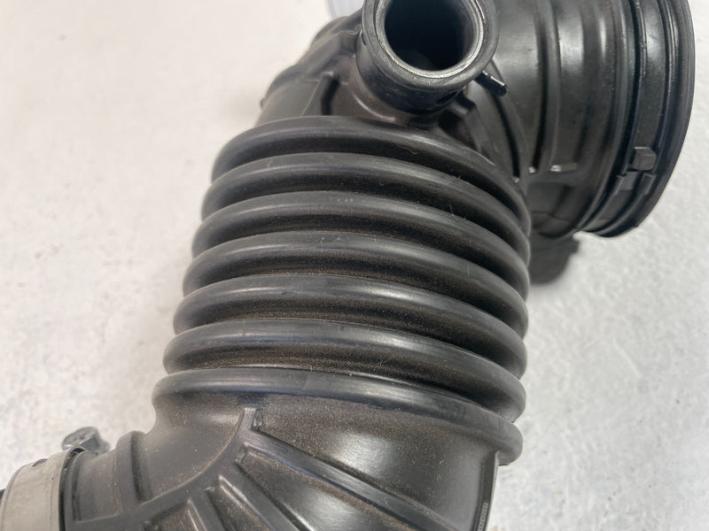 Load image into Gallery viewer, 22-25 HYUNDAI TUCSON SANTA CRUZ ENGINE AIR INTAKE HOSE TUBE PIPE 2.5L # 105910
