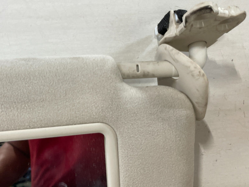 Load image into Gallery viewer, 2020 - 2022 HYUNDAI PALISADE FRONT RIGHT SIDE SUNVISOR SUN VISOR BEIGE # 100205
