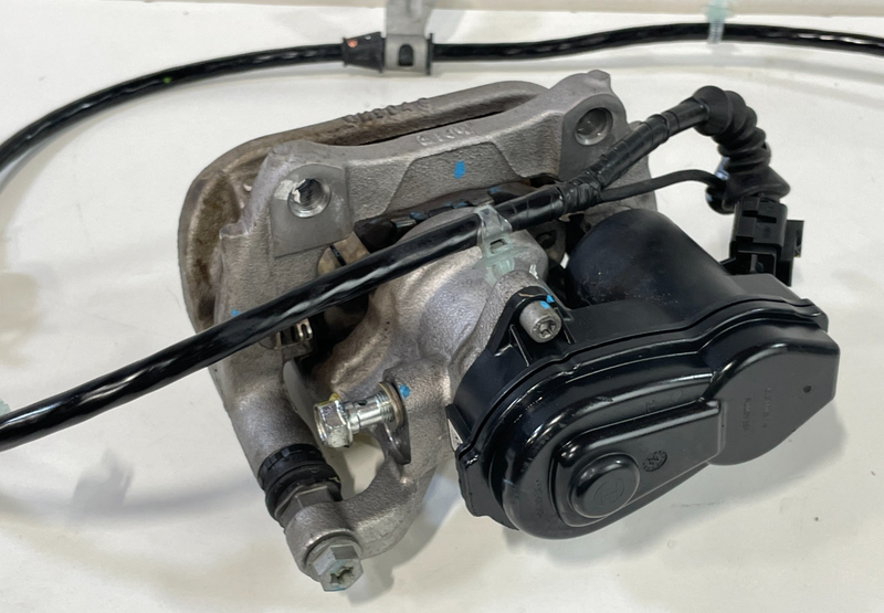 Load image into Gallery viewer, 23-26 HONDA HR-V REAR RIGHT PASSENGER DISC BRAKE CALIPER W/ ABS SENSOR # 101730
