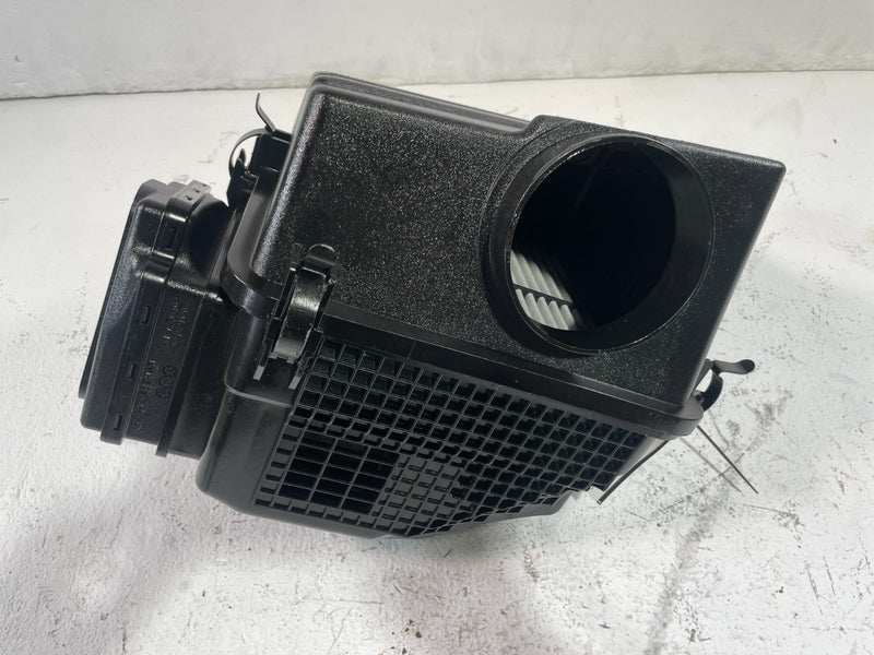 Load image into Gallery viewer, 2019-2021 GENESIS G70 ENGINE AIR INTAKE CLEANER FILTER HOUSING BOX 2.0L # 105355
