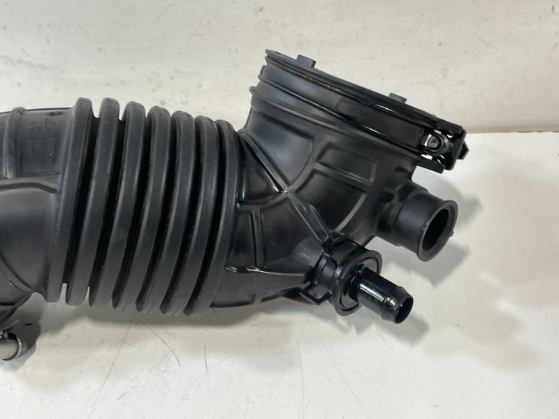 Load image into Gallery viewer, 20-25 HYUNDAI SANTA FE SONATA ENGINE AIR CLEANER INTAKE HOSE PIPE 2.5L # 101901
