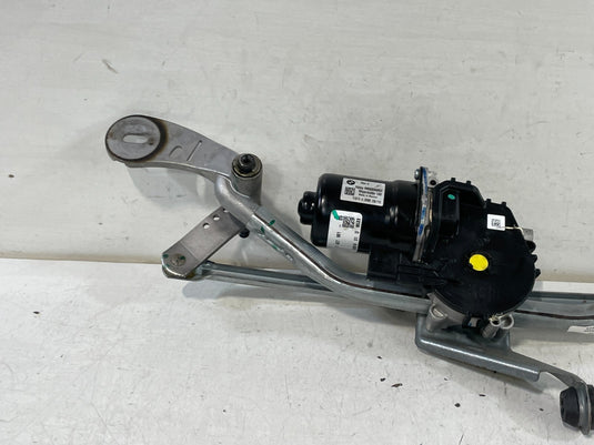 19-24 BMW 330i 330e FRONT WINDSHIELD WIPER TRANSMISSION LINKAGE W/ MOTOR