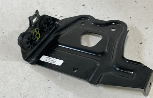 19-24 BMW 330i 330e AC A/C AIR CONDITIONING CONDENSER LEFT MOUNT BRACKET
