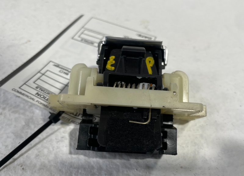 Load image into Gallery viewer, 23-25 HONDA HR-V CENTER CONSOLE ARMREST LID COVER LATCH LOCK 834173W0A01 #105446
