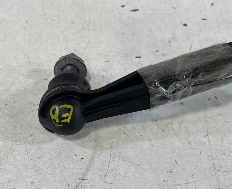 Load image into Gallery viewer, 17-24 BMW 330i 330e REAR RIGHT PASSENGER SIDE STABILIZER SWAY BAR END LINK 98424
