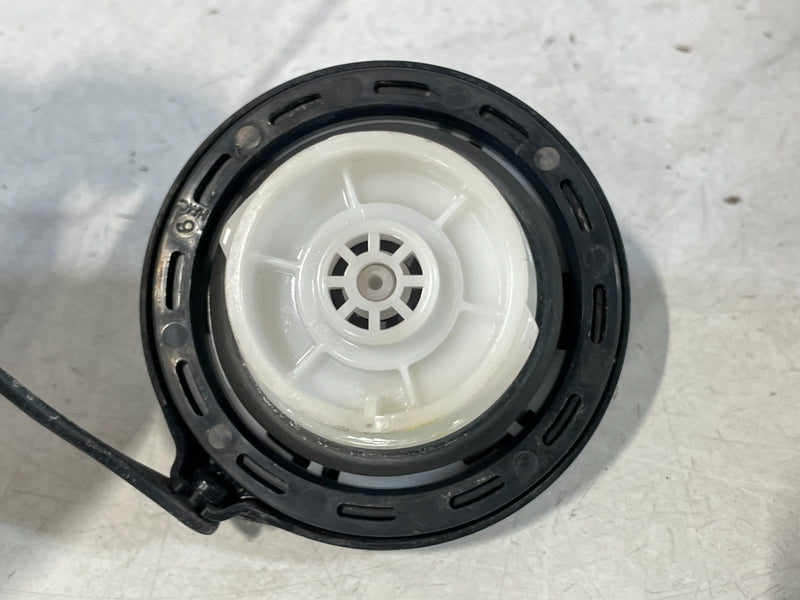 Load image into Gallery viewer, KIA SPECTRA SORENTO SPORTAGE SOUL STINGER REAR FUEL GAS TANK FILLER CAP # 99634
