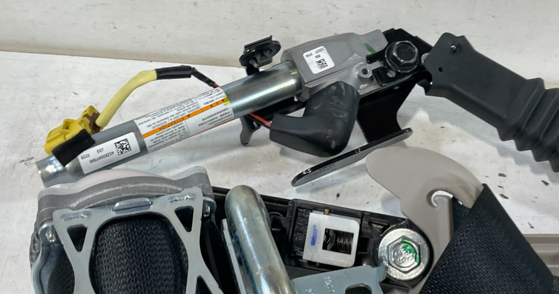 Load image into Gallery viewer, 2023-2025 HONDA HR-V FRONT RIGHT SIDE SEAT BELT RETRACTOR W/ TENSIONER # 98944
