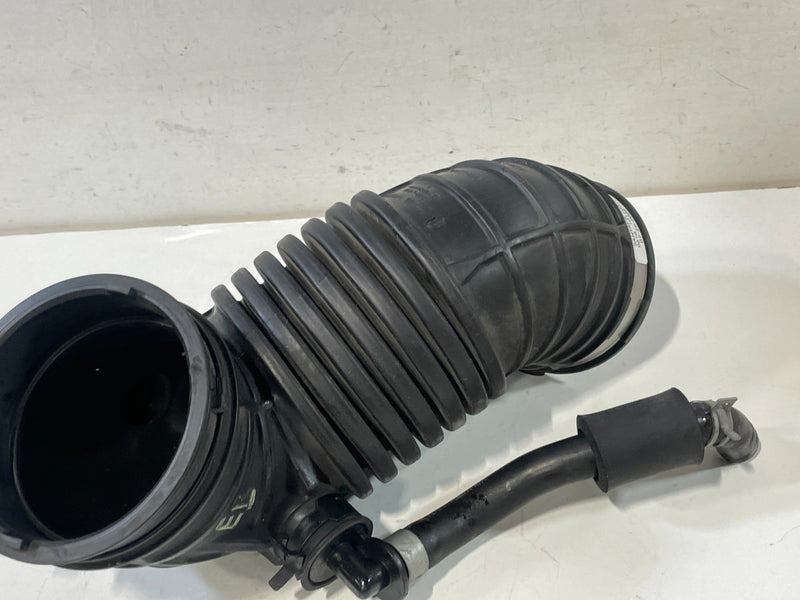 Load image into Gallery viewer, 20-25 HYUNDAI SANTA FE SONATA ENGINE AIR CLEANER INTAKE HOSE PIPE 2.5L # 101901
