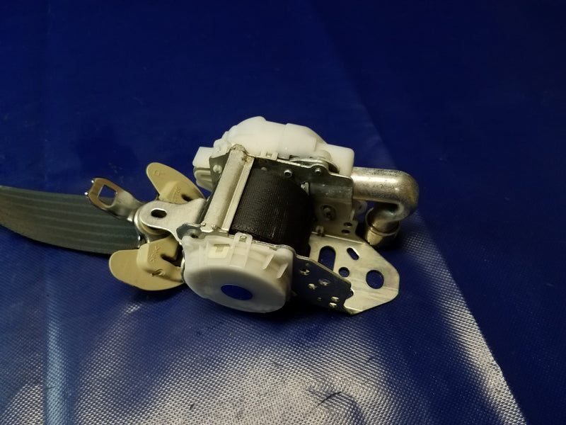 Load image into Gallery viewer, 2007-2015 INFINITI G25 G35 G37 Q40 FRONT RIGHT SIDE SEAT BELT RETRACTOR # 51648
