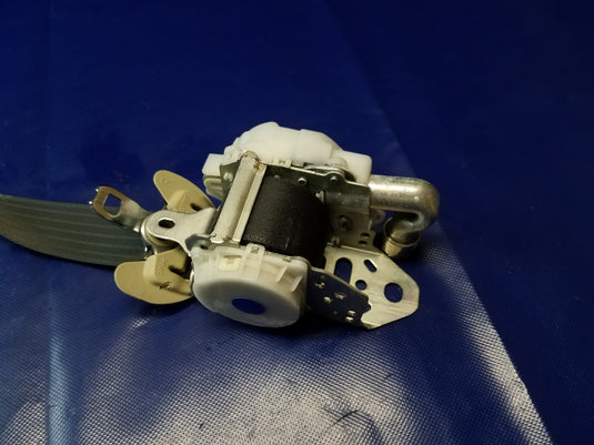 2007-2015 INFINITI G25 G35 G37 Q40 FRONT RIGHT SIDE SEAT BELT RETRACTOR