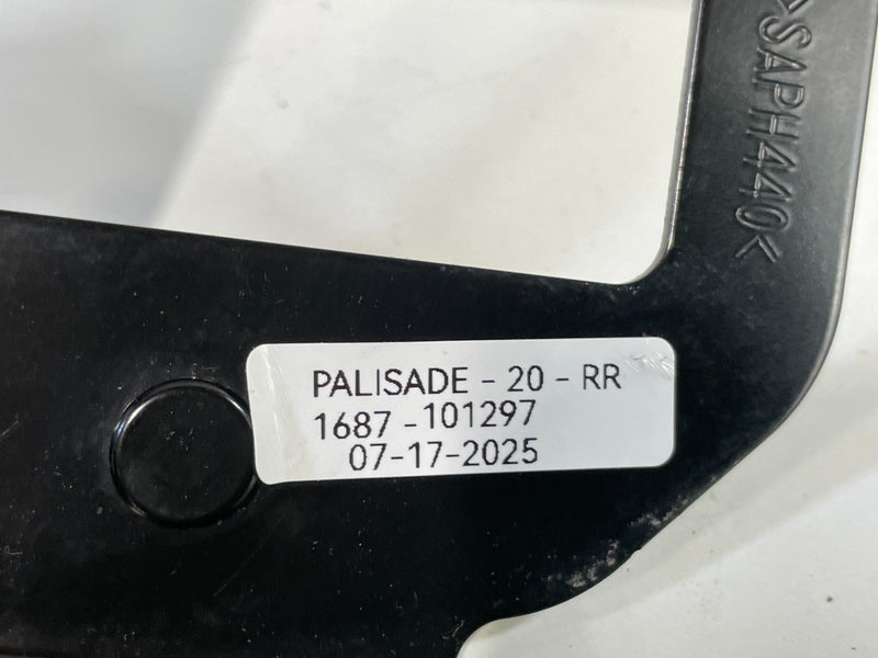 Load image into Gallery viewer, 20-22 HYUNDAI PALISADE REAR RIGHT SIDE BLIND SPOT RADAR SENSOR BRACKET # 101297
