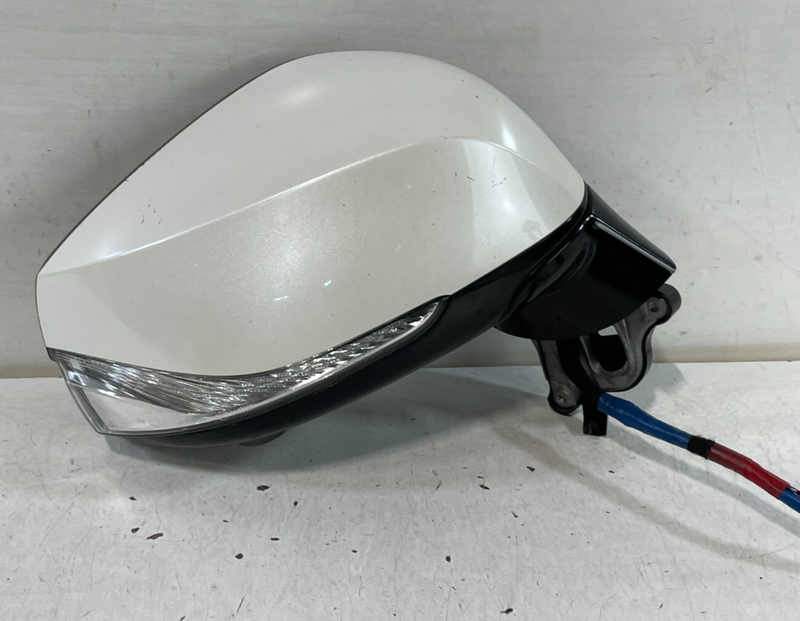 Load image into Gallery viewer, 2017-2019 INFINITI Q60 RIGHT SIDE VIEW DOOR MIRROR W/CAMERA WHITE (QAB) #98730
