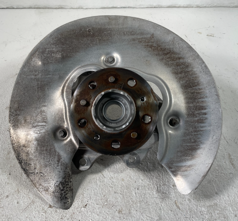 Load image into Gallery viewer, 2021-2025 BMW G82 M4 M3 M2 REAR RIGHT SIDE SPINDLE KNUCKLE W/ HUB 3.0L # 105727
