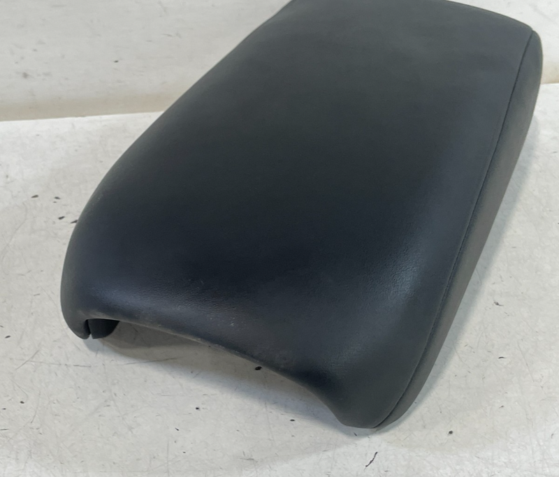 Load image into Gallery viewer, 2023-2025 HONDA HR-V LX CENTER CONSOLE ARMREST ARM REST LID COVER BLACK # 100751
