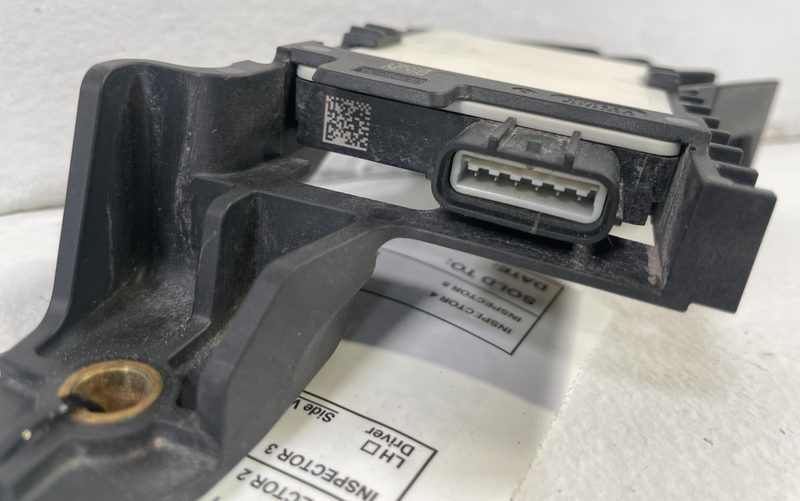Load image into Gallery viewer, 2019-2021 ACURA RDX REAR RIGHT SIDE BLIND SPOT MONITOR SENSOR W/ COVER # 105532

