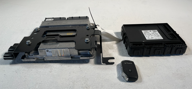 Load image into Gallery viewer, 23-25 KIA SPORTAGE ENGINE &amp; BODY CONTROL MODULE ECM BCM W/ KEY FOB 2.5L # 106584
