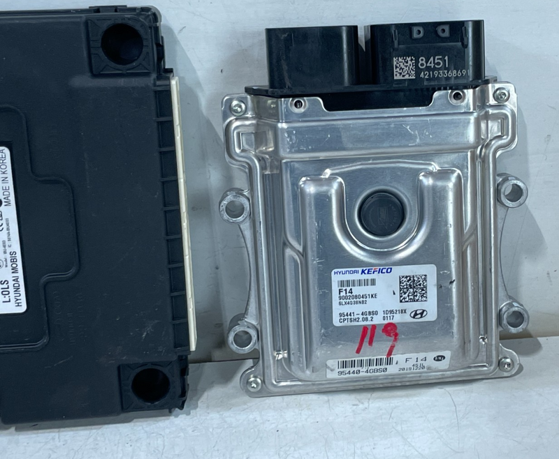 Load image into Gallery viewer, 2020 HYUNDAI PALISADE ENGINE &amp; BODY CONTROL MODULE ECM BCM W/ KEY FOB #100843
