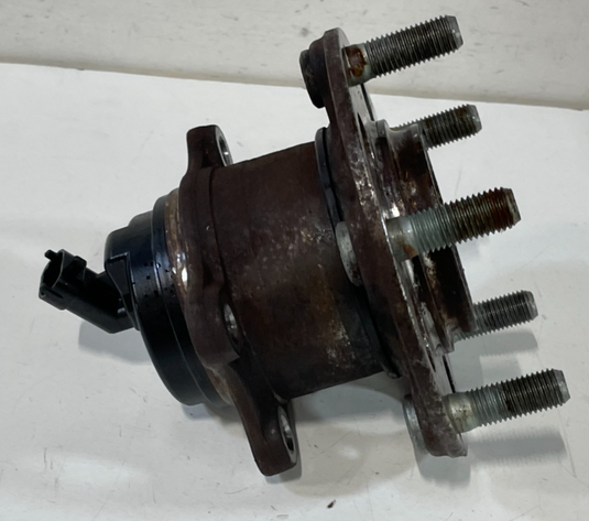 2020 - 2025 HYUNDAI ELANTRA VENUE REAR LEFT OR RIGHT WHEEL BEARING HUB
